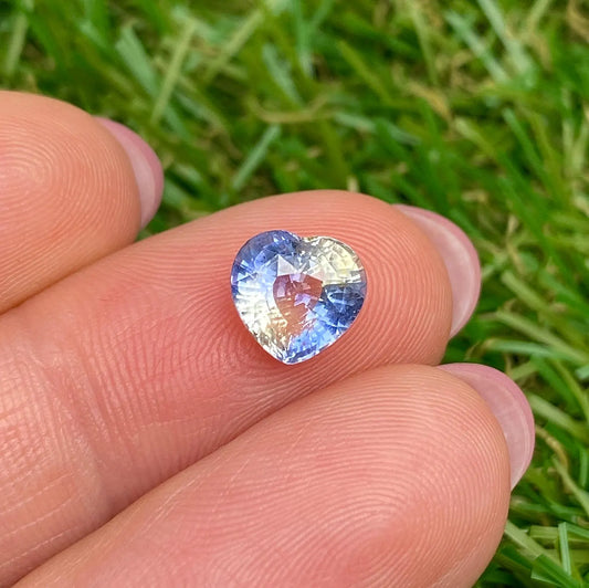 Sapphire Bi-color 2.53Ct natural Unheated gemstone, heart cut, Sri Lanka, Certificate GFCO