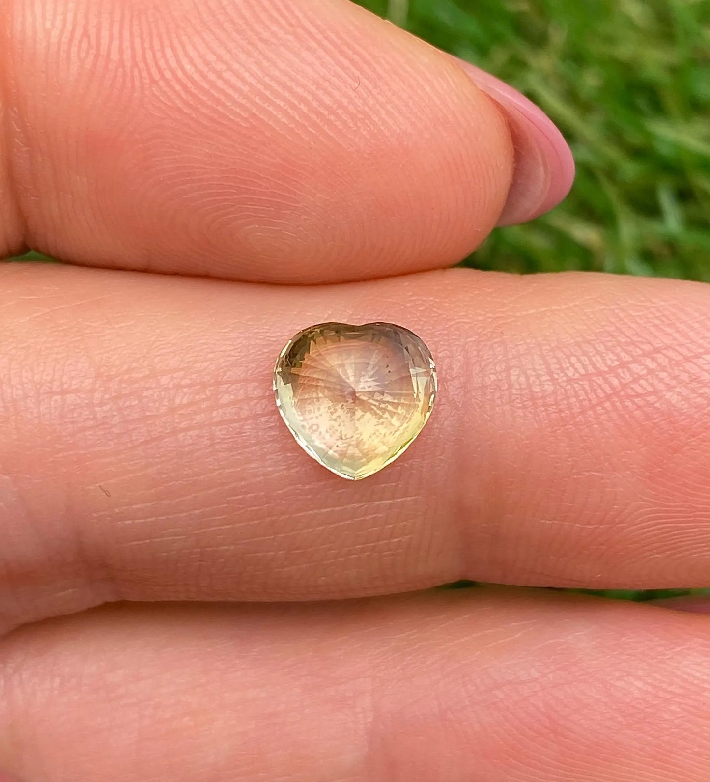 Sapphire Bi-color 2.53Ct natural Unheated gemstone, heart cut, Sri Lanka, Certificate GFCO