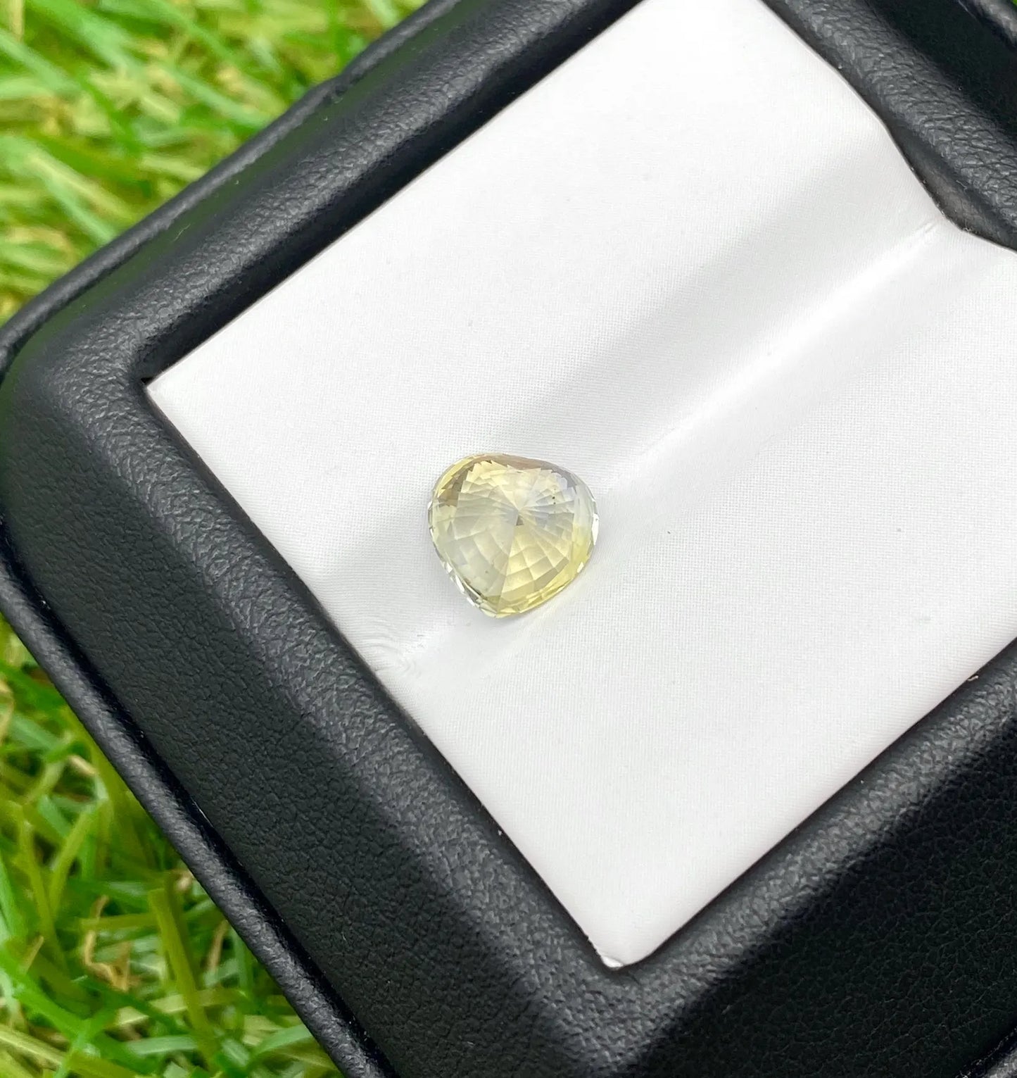 Sapphire Bi-color 2.53Ct natural Unheated gemstone, heart cut, Sri Lanka, Certificate GFCO