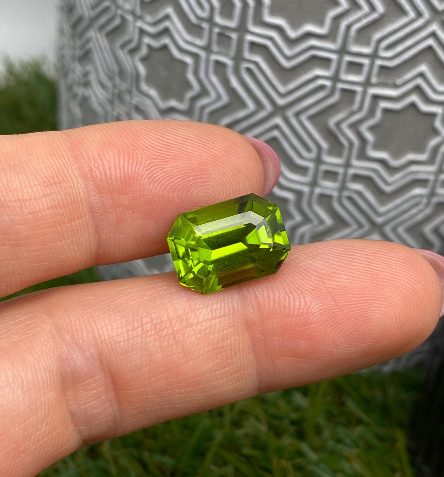 Peridot natural gemstone 9.53 ct., octagon cut, Origin Pakistan, GFCO