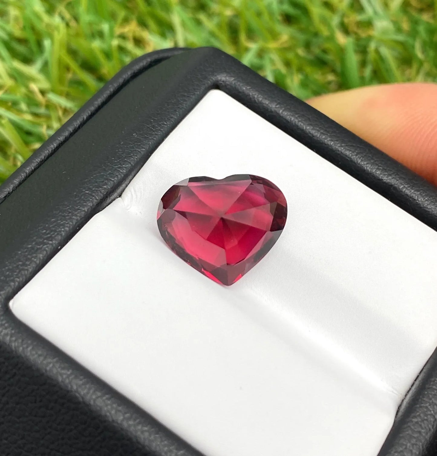 Garnet 7.33Ct Pyrope-Almandine natural gemstone, Heart cut, Tanzania, Certificate AGL
