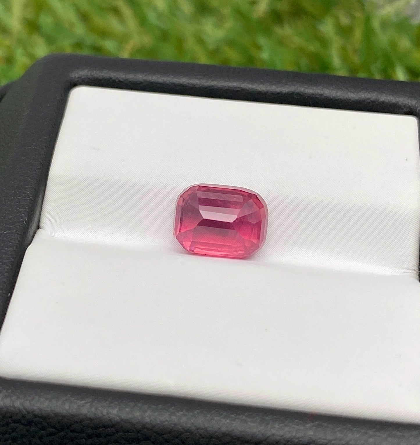 Spinel 3.01Ct VIVID orange-PINK gemstone, Tanzania, Mahenge, GFCO