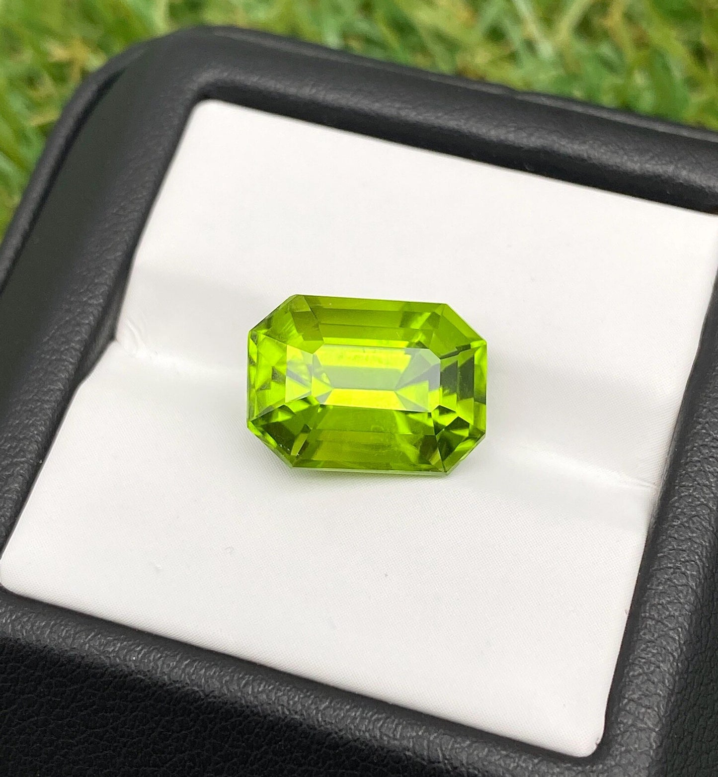 Peridot natural gemstone 9.53 ct., octagon cut, Origin Pakistan, GFCO