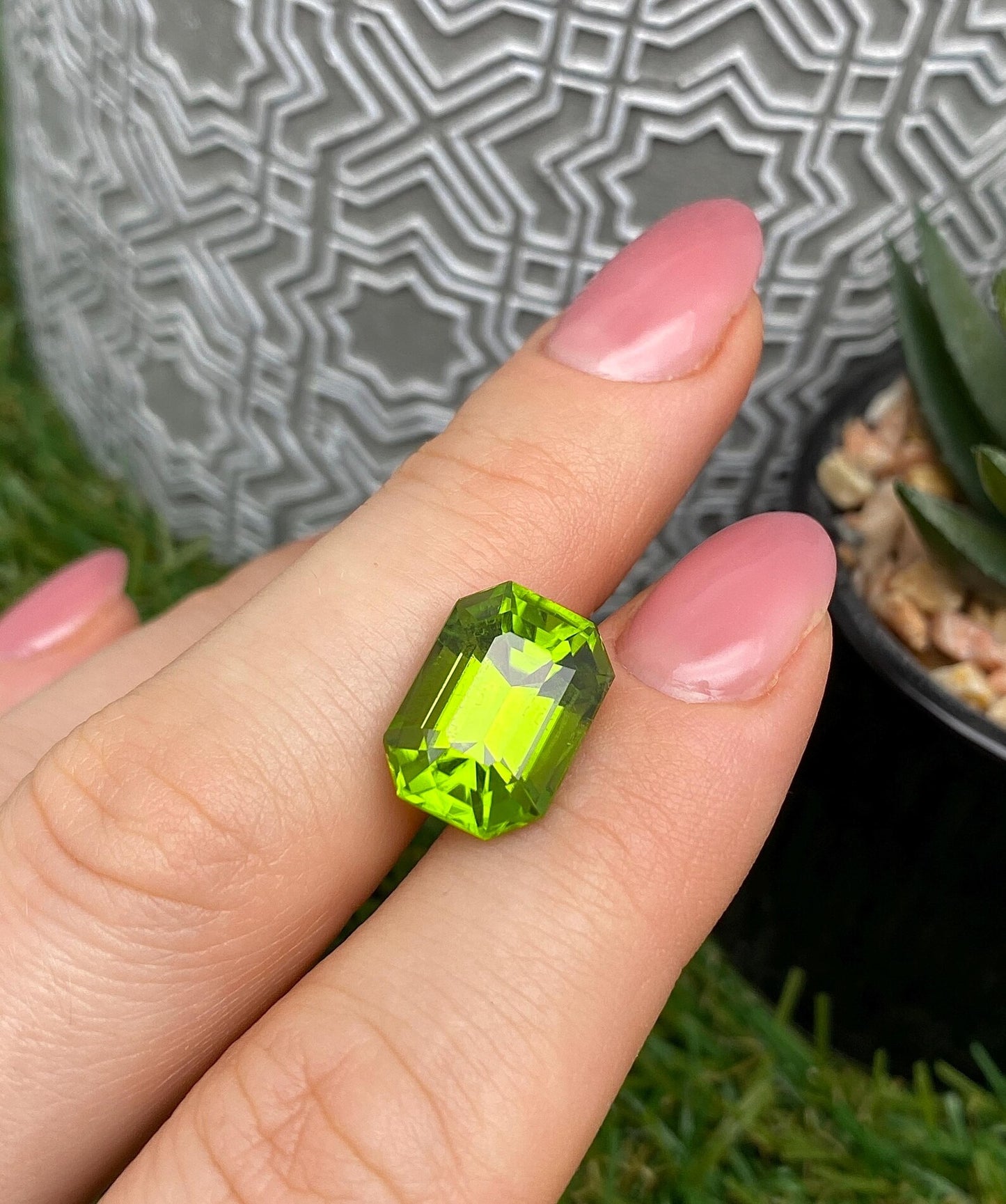 Peridot natural gemstone 9.53 ct., octagon cut, Origin Pakistan, GFCO