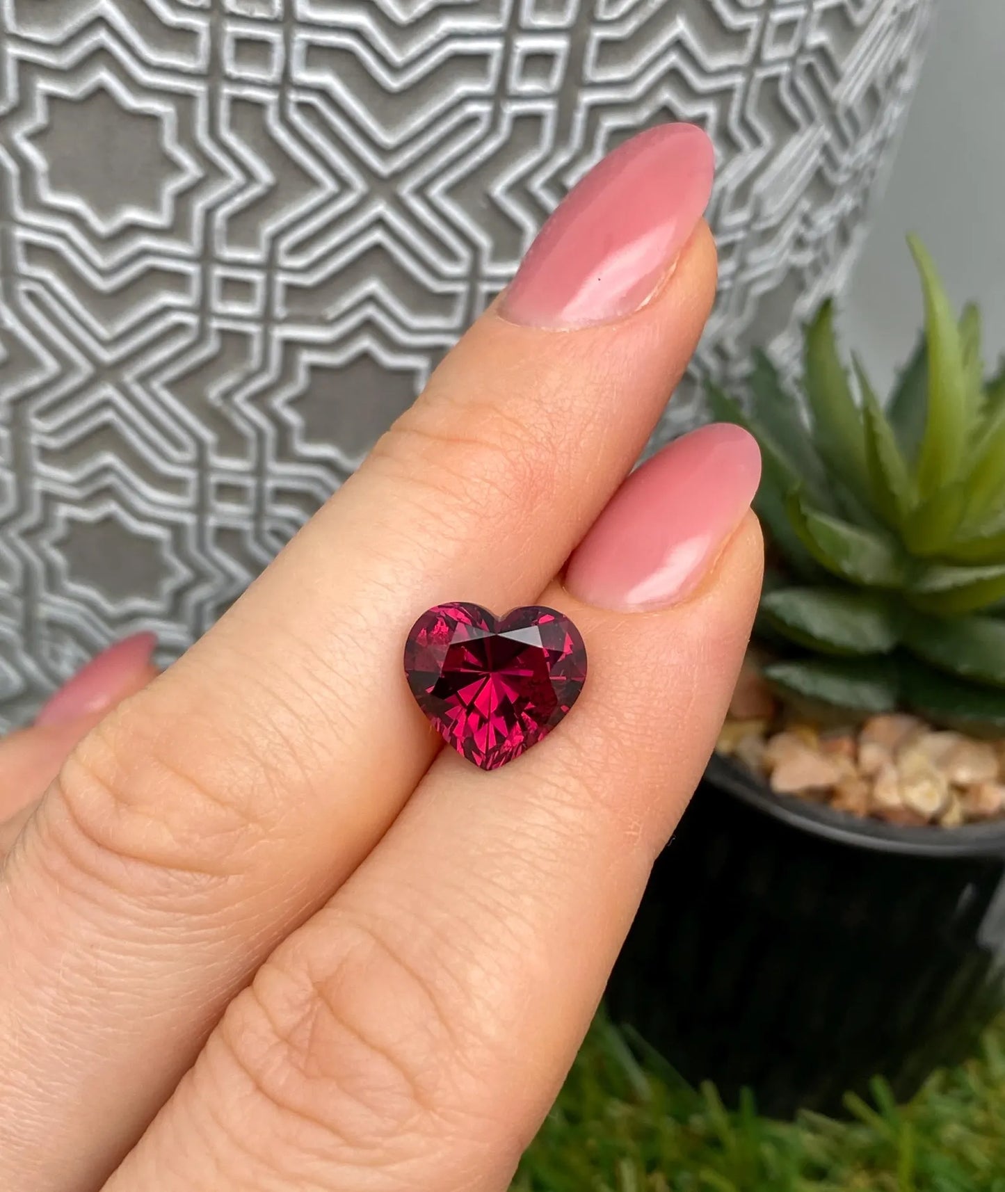 Garnet 5.14Ct Pyrope-Almandine natural gemstone, Heart cut, Tanzania, Certificate AGL