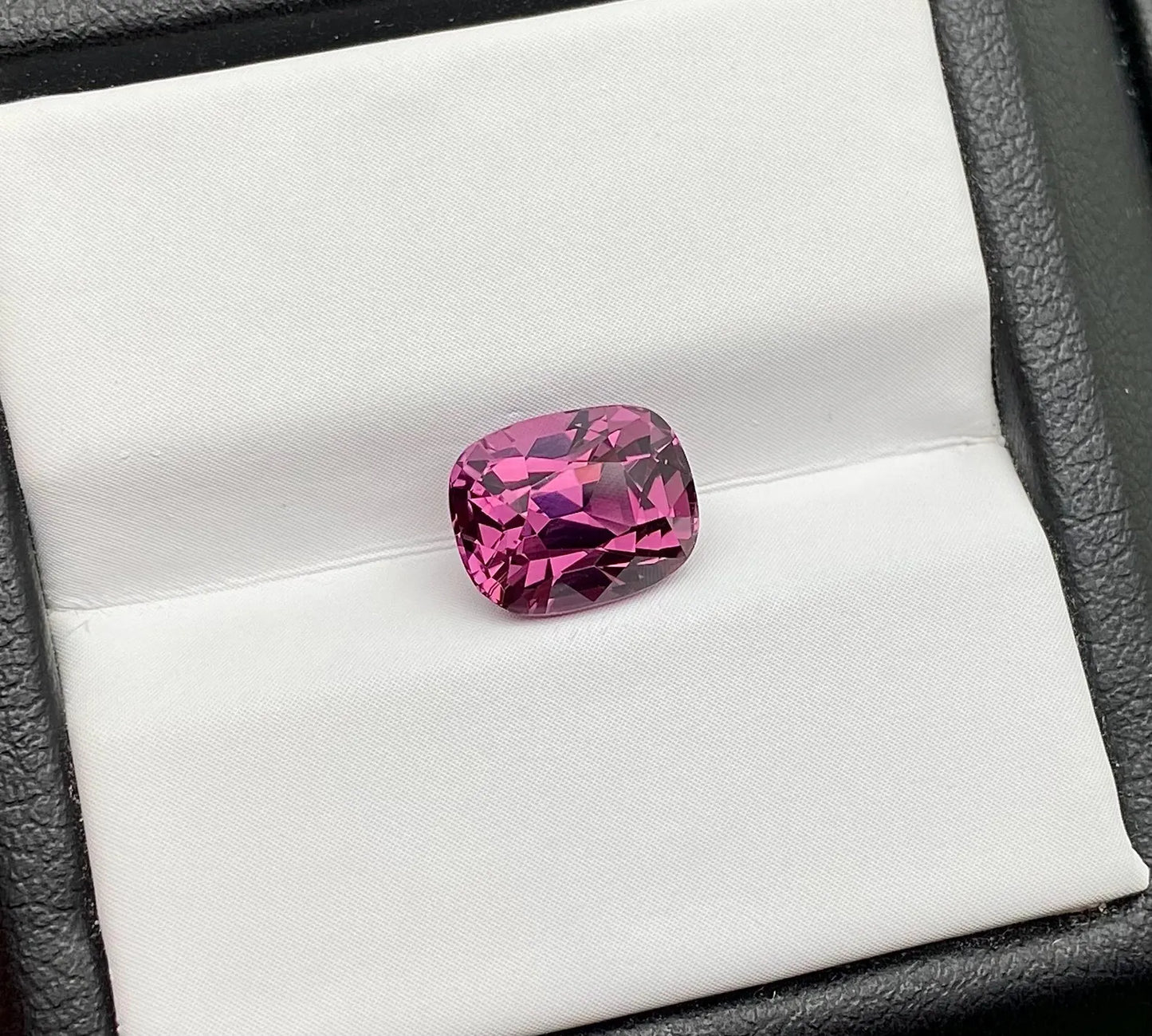 Natural Purplish-pink Spinel loose gemstone 2.93 ct. cushio cut, Origin Tanzania