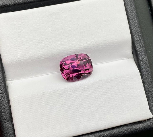 Natural Purplish-pink Spinel loose gemstone 2.93 ct. cushio cut, Origin Tanzania